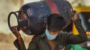 ଦୀପାବଳି ପରେ ବଢ଼ିଲା ଗ୍ୟାସ୍‌ ସିଲିଣ୍ଡର ଦର