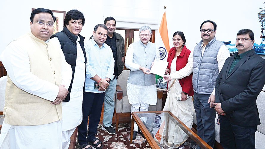 ରେଳମନ୍ତ୍ରୀ ଅଶ୍ୱିନୀ ବୈଷ୍ଣବଙ୍କୁ ଭେଟିଲେ ୭ ବିଜେଡି ସାଂସଦ