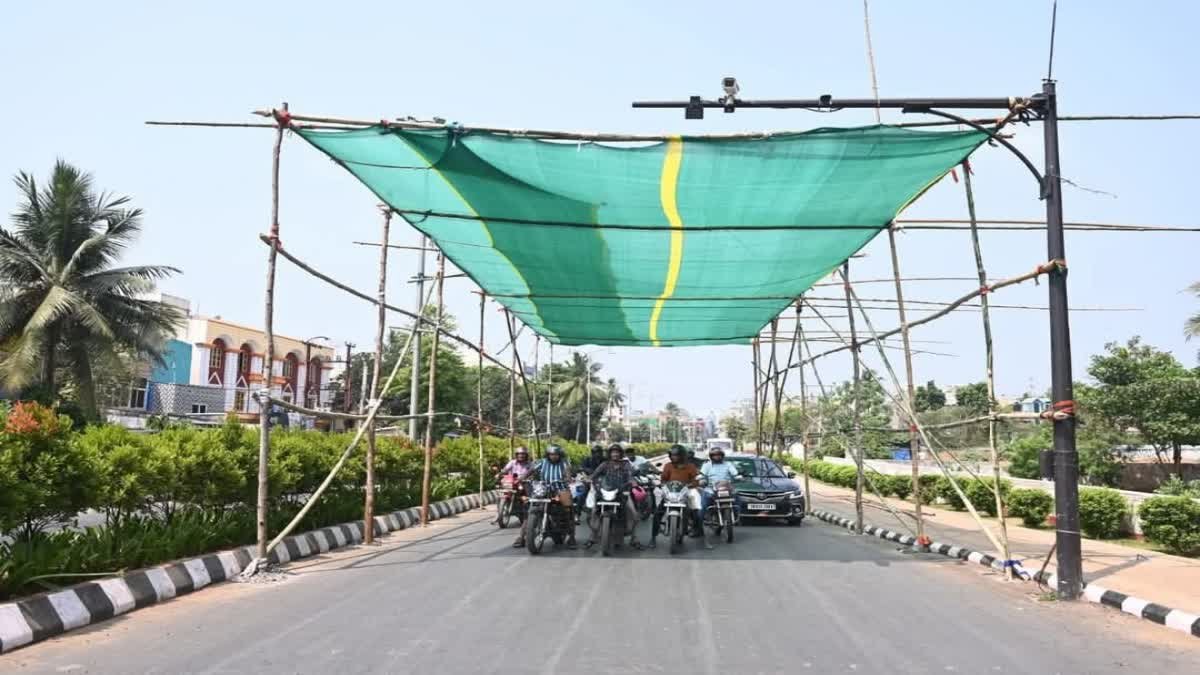 ଟ୍ରାଫିକ ଛକରେ  ଗ୍ରୀନ ସେଡ