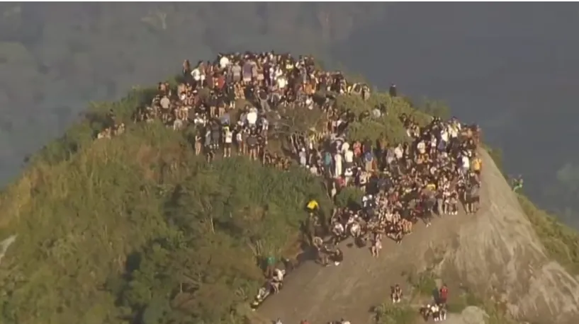 ପାହାଡ଼ ଉପରେ ଫସିଲେ ୨୦୦ ପର୍ୟ୍ୟଟକ