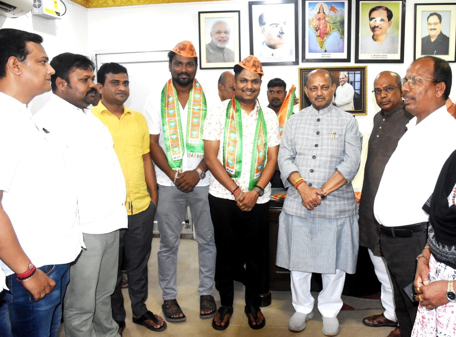 ରାଜ୍ୟ କାର୍ଯ୍ୟାଳୟରେ ମିଶ୍ରଣ ପର୍ବ