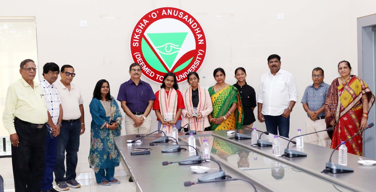 ସୋଆ ପକ୍ଷରୁ ସିବିଏସଇ ଟପ୍ପର ଟିନା ଓ ଆଲିଶାଙ୍କୁ ସମ୍ବର୍ଦ୍ଧନା