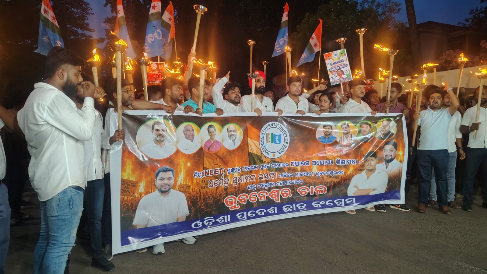 ନିଟ ସ୍କାମ ପ୍ରତିବାଦରେ ଛାତ୍ର କଂଗ୍ରେସର  ମଶାଲ ରାଲି