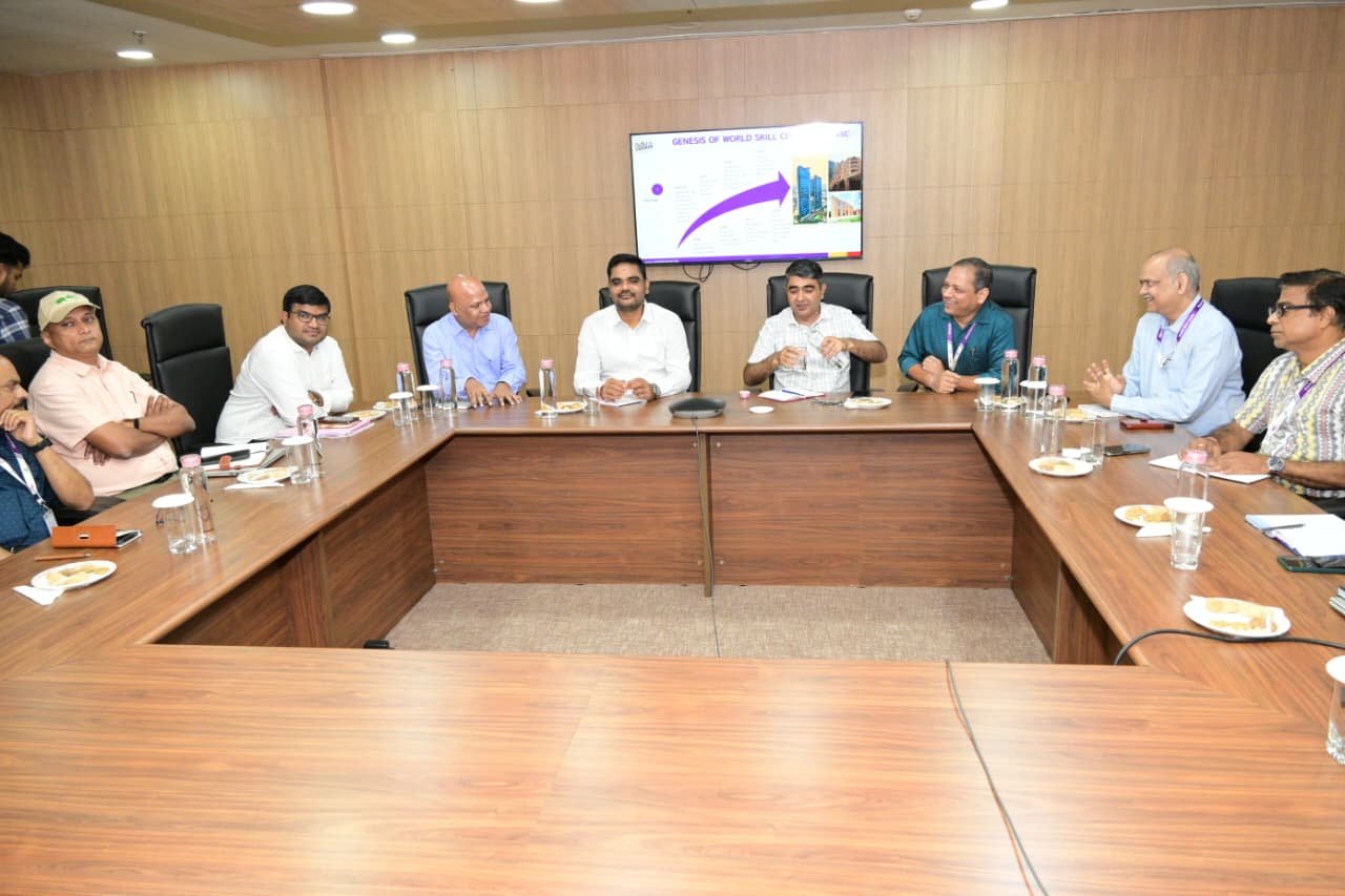ବିଶ୍ୱ ଦକ୍ଷତା କେନ୍ଦ୍ରରେ ମନ୍ତ୍ରୀଙ୍କ ସମୀକ୍ଷା: ସଂପ୍ରସାରଣ ଓ ଶିଳ୍ପ ଭିତ୍ତିକ ଦକ୍ଷତା ବିକାଶ ଉପରେ ଗୁରୁତ୍ବ