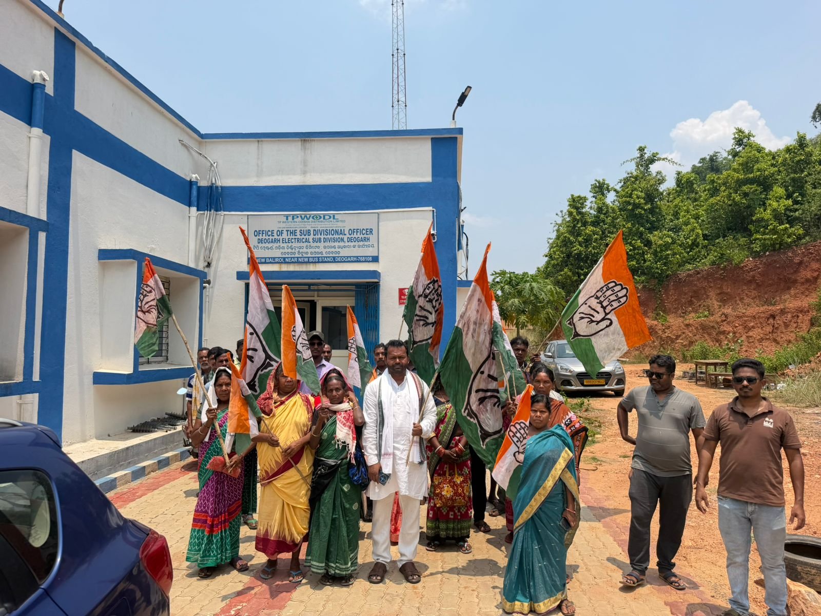 ଅନ୍ଧାରରେ ଡଙ୍ଗାଖୋଳ ଗ୍ରାମବାସୀ, ତୁରନ୍ତ ବିଦ୍ୟୁତ ସେବା ପ୍ରଦାନ ପାଇଁ ଜିଲ୍ଲା କଂଗ୍ରେସର ଦାବି