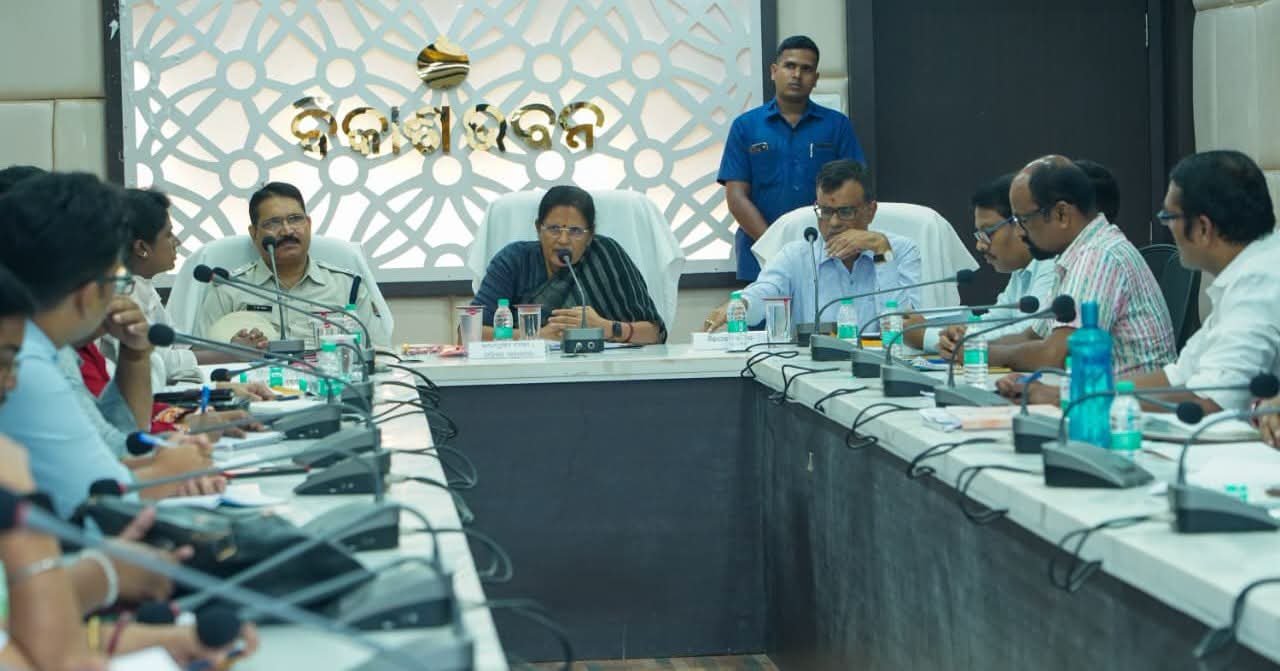 ବିଭିନ୍ନ ଜନକଲ୍ୟାଣକାରୀ ଯୋଜନାର ସମୀକ୍ଷା କଲେ ଉପମୁଖ୍ୟମନ୍ତ୍ରୀ
