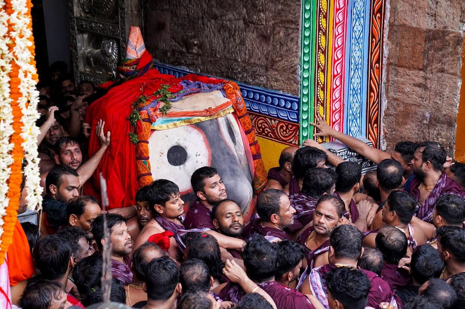 ମହାପ୍ରଭୁ ଟାହିଆ ନଥିବା ଶୂନ୍ୟ ମସ୍ତକରେ ରଥାରୂଢ଼