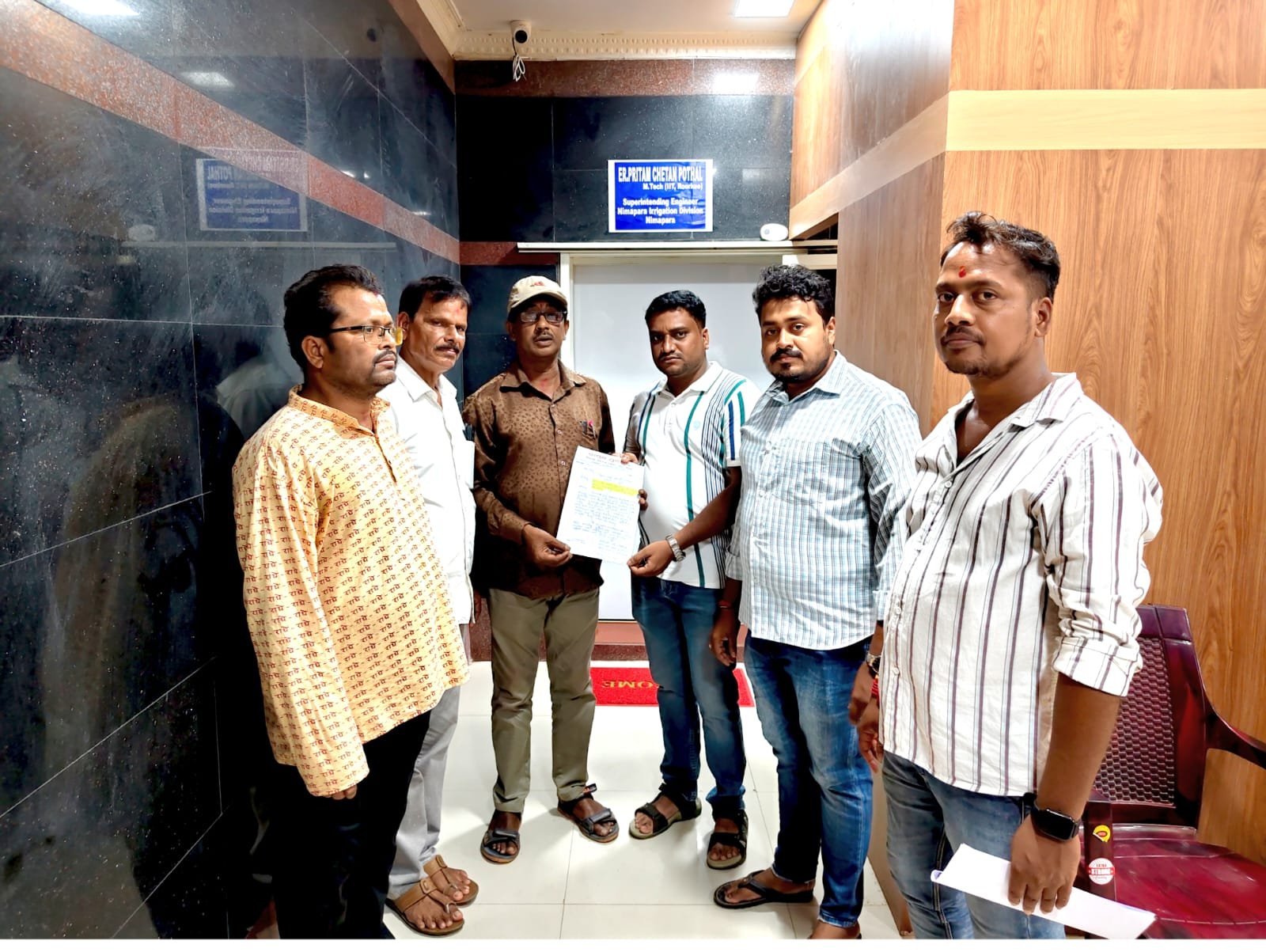 ଅସମ୍ପୂର୍ଣ୍ଣ ରାସ୍ତା କାମ ସାରିବାକୁ ଦାବୀ ପତ୍ର