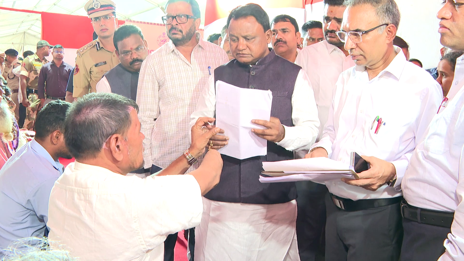 ଲୋକଙ୍କ ସମସ୍ୟା ବୁଝିଲେ ମୁଖ୍ୟମନ୍ତ୍ରୀ