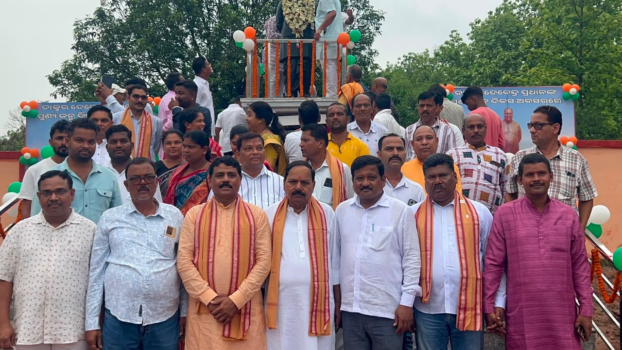 ପୂର୍ବ କେନ୍ଦ୍ରମନ୍ତ୍ରୀ ସ୍ବର୍ଗତ ଡା.ଦେବେନ୍ଦ୍ର ପ୍ରଧାନଙ୍କ ପ୍ରତିମୂର୍ତ୍ତୀ ଉନ୍ମୋଚିତ