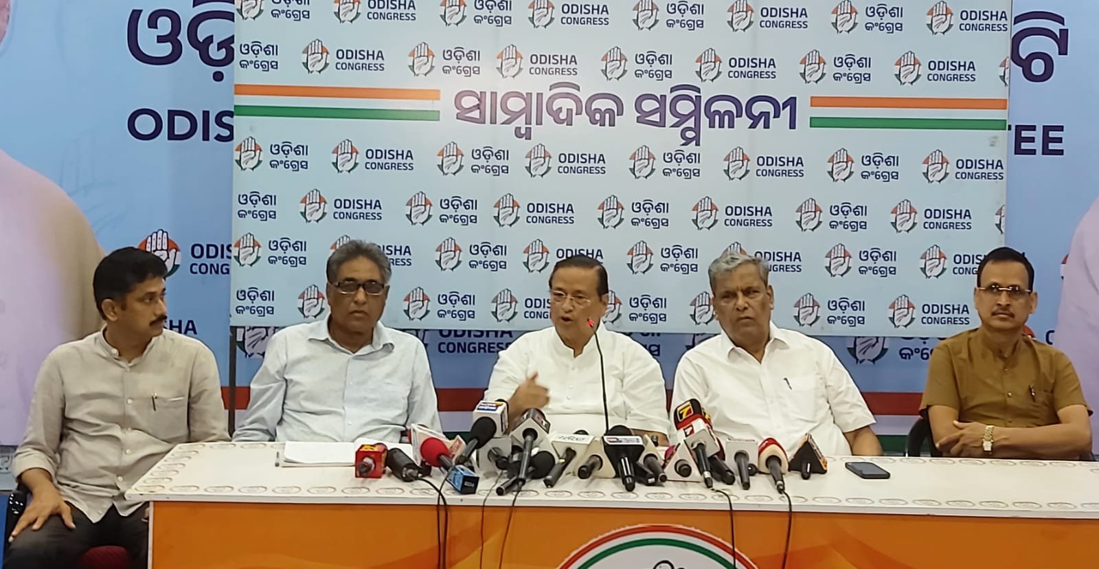ରାଜ୍ୟ ଗୁରୁତର ବନ୍ୟା ସମ୍ମୁଖୀନ ହେଲାବେଳକୁ ଦିଲ୍ଲୀରେ ମୁଖ୍ୟମନ୍ତ୍ରୀ