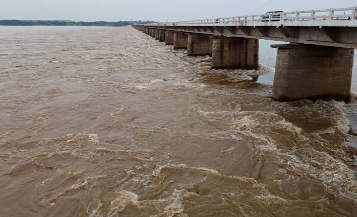 ଲଗାଣ ବର୍ଷା: ବଢ଼ୁଛି ମହାନଦୀ, ବଂଶଧାରା ଓ ବୈତରଣୀ