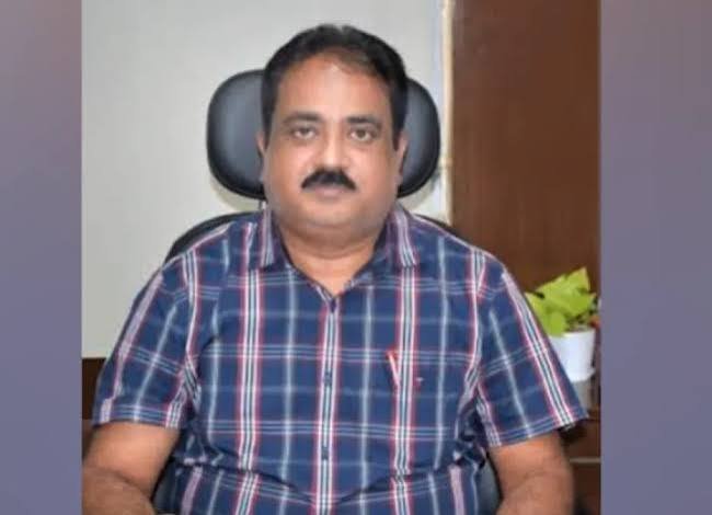 ପାଠ୍ୟପୁସ୍ତକ ତ୍ରୁଟି ପ୍ରସଙ୍ଗ: ମନୋଜ ପାଢ଼ୀ ଗିରଫ