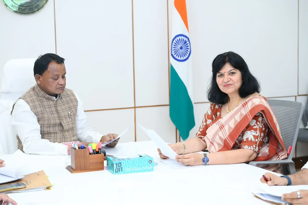 ମୁଖ୍ୟମନ୍ତ୍ରୀଙ୍କୁ ଭେଟିଲେ ଅପରାଜିତା