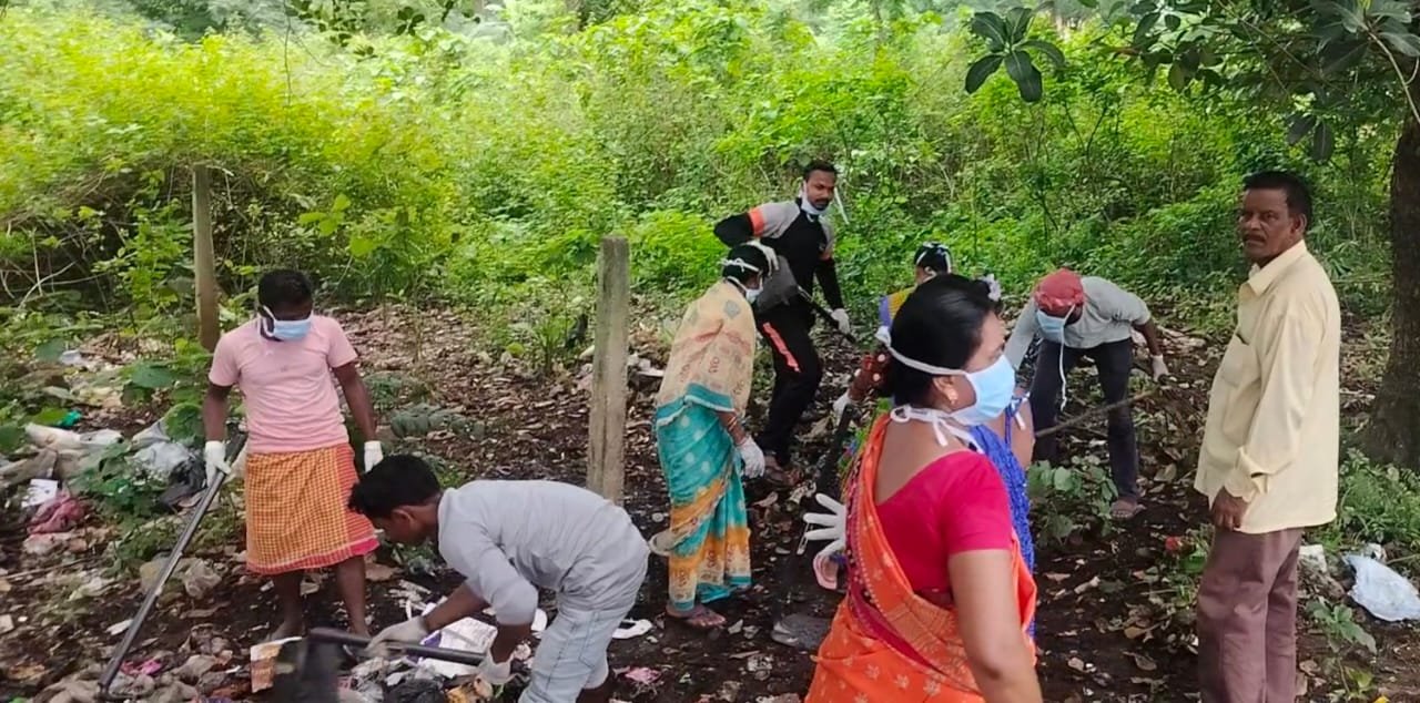 ‘ଗୋଟେ ଦିନ ମୋ ଗାଁ ପାଇଁ’ ଅଭିଯାନ,ପରିଚ୍ଛନ୍ନତା ସହ ସୌରଶକ୍ତି ଯୋଜନା ଉପରେ ସଚେତନତା