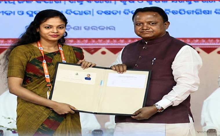 ନିଯୁକ୍ତି ମେଳା : ୧୩୨୬ ଜଣଙ୍କୁ ନିଯୁକ୍ତି ପତ୍ର ଦେଲେ ମୁଖ୍ୟମନ୍ତ୍ରୀ