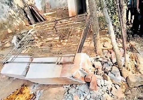 ସ୍କୁଲ ପ୍ରବେଶ ଫାଟକ ଭୁଶୁଡ଼ି ଦୁଇ ଛାତ୍ର ଆହତ