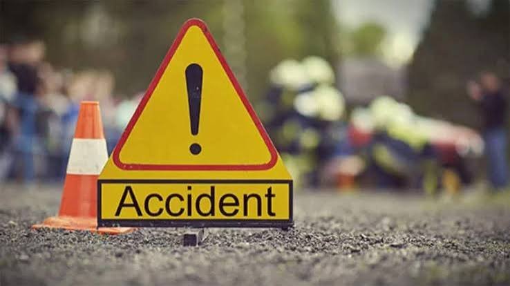 accident 6 dead ଟ୍ରକ୍‌କୁ ପଛରୁ ଧକ୍କା ଦେଲା  ବସ୍‌, ୬ ମୃତ