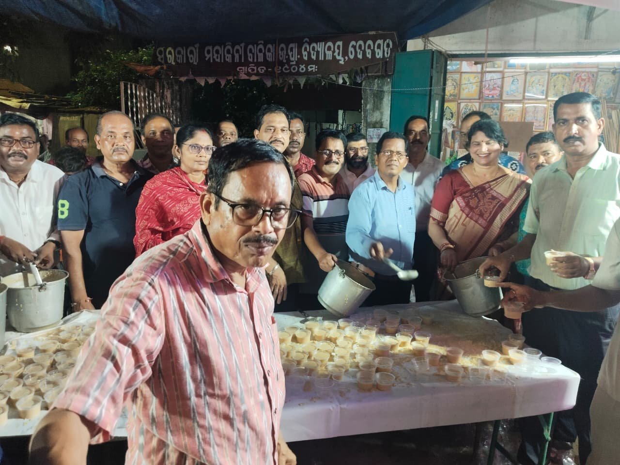ଜିଲ୍ଲା ଶିକ୍ଷା ବିଭାଗ ପକ୍ଷରୁ ଖିରି ବଣ୍ଟନ