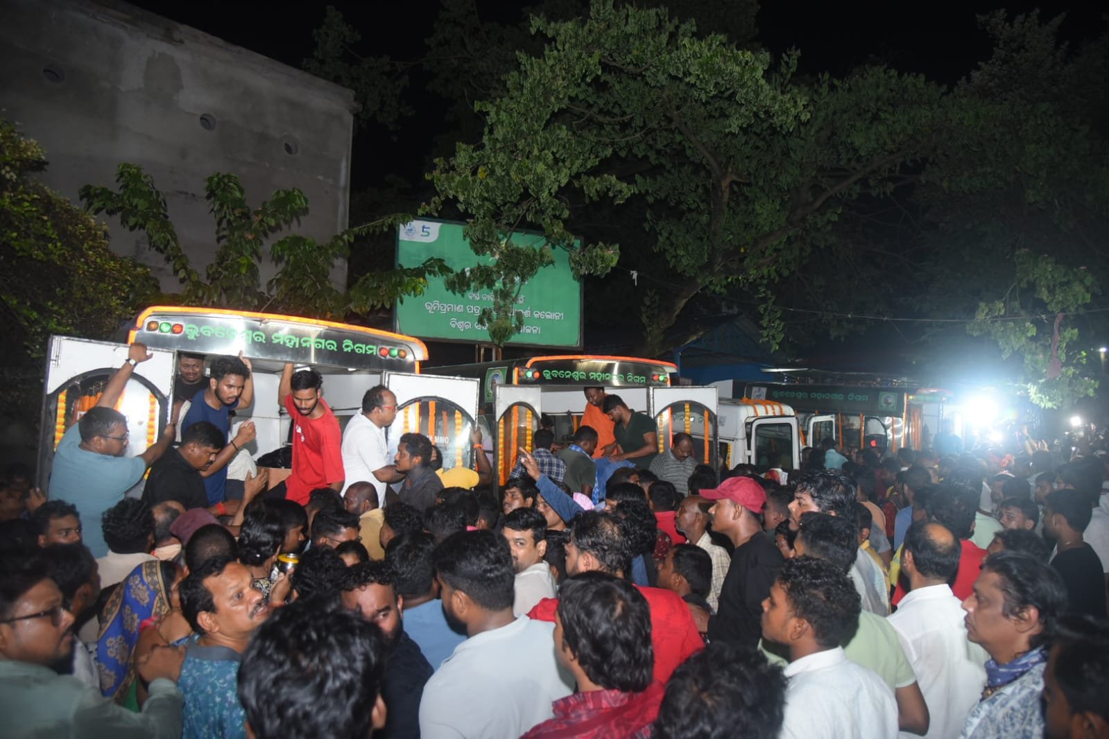 ସ୍ୱର୍ଗଦ୍ୱାରରେ ଏକାଠି ଜଳିଲା ୭ ଜୁଇ