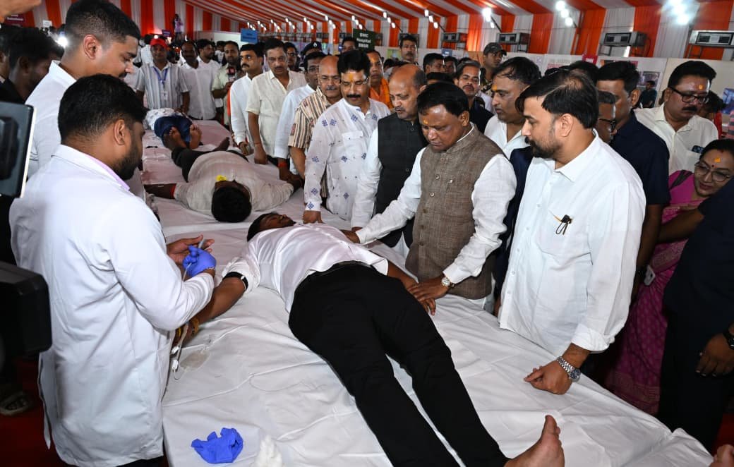ନୂତନ ବିଶ୍ୱ ରେକର୍ଡ: ମୋଦିଙ୍କ ଜନ୍ମଦିନରେ ସଂଗ୍ରହ ହେଲା ୮୮୧୦ ୟୁନିଟ ରକ୍ତ