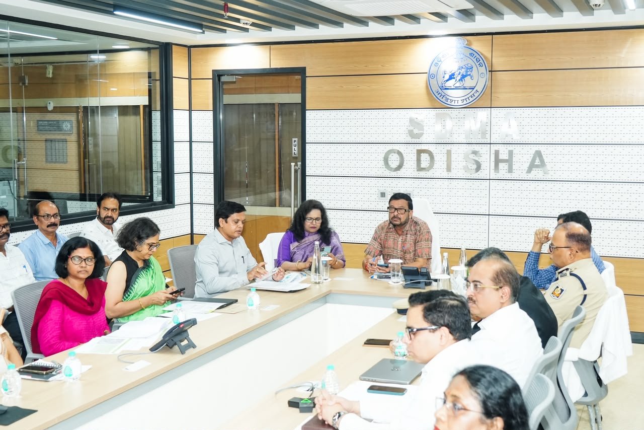 ମନ୍ତ୍ରୀଙ୍କ ଅଧ୍ୟକ୍ଷତାରେ ସମ୍ଭାବ୍ୟ ବାତ୍ୟା ମୁକାବିଲା ନେଇ ଉଚ୍ଚସ୍ତରୀୟ ସମୀକ୍ଷା ବୈଠକ