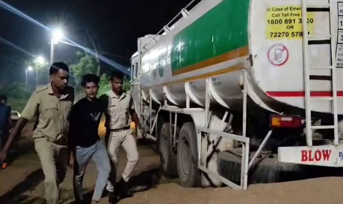 ଟ୍ୟାଙ୍କର ଭିତରେ ବେଆଇନ ଭାବେ ଗୋରୁ ଚାଲାଣ