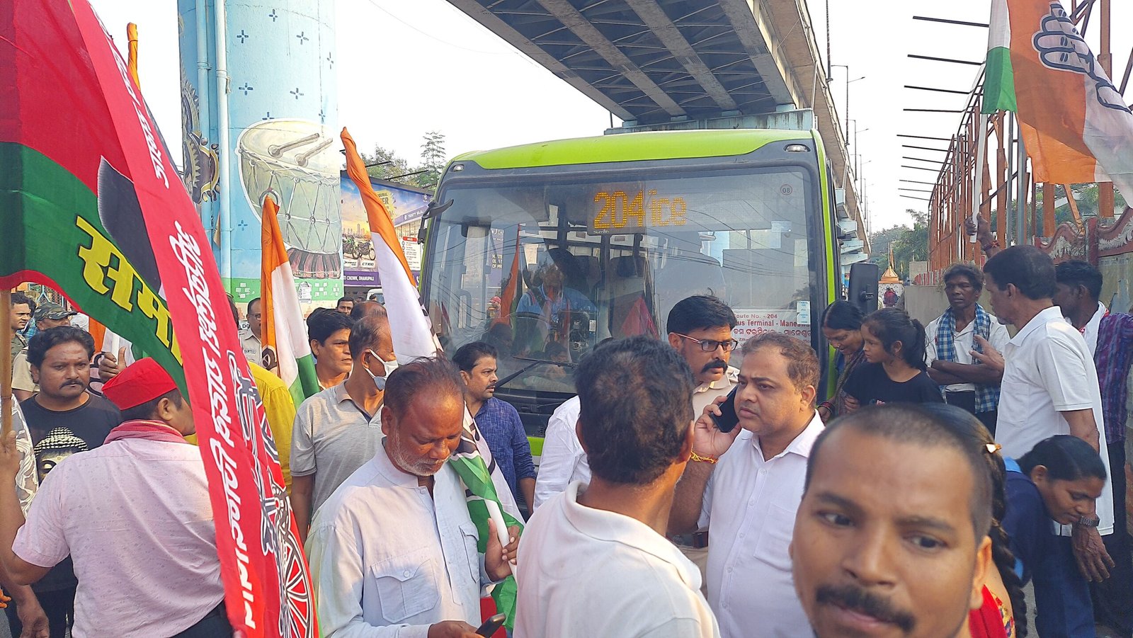 ପଶ୍ଚିମ ଓଡ଼ିଶାରେ  ରାସ୍ତାରୋକ ଏବଂ ପିକେଟିଂ, ଲୋକେ ହନ୍ତସନ୍ତ